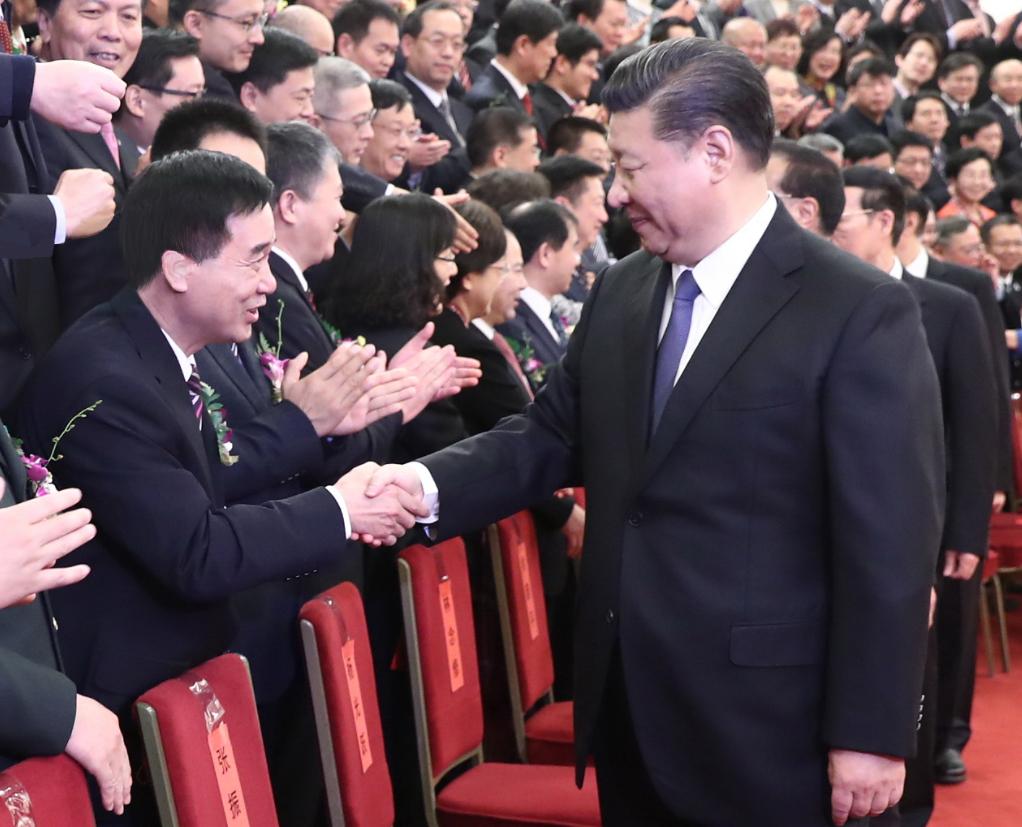 2018年1月8日，张国良荣获国家科技进步一等奖,习近平总书记与张国良握手照片